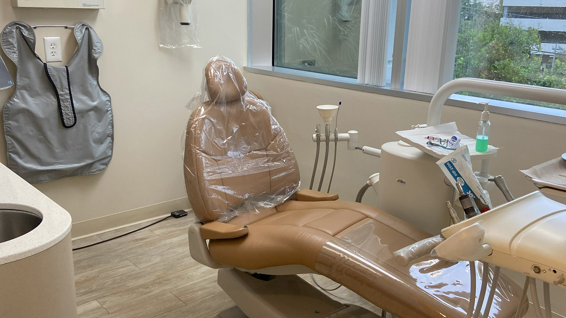 Contact Dentist 33180